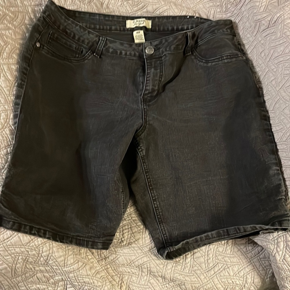 D jeans Bermuda shorts black gently used condition